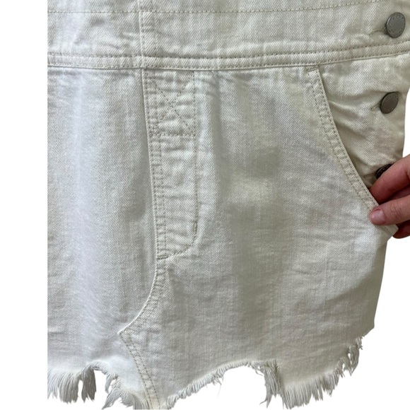 Free People - Women’s Overalls Dress ’Torn Up Jumper’ Distressed - White, Size 0 - Picture 16 of 17